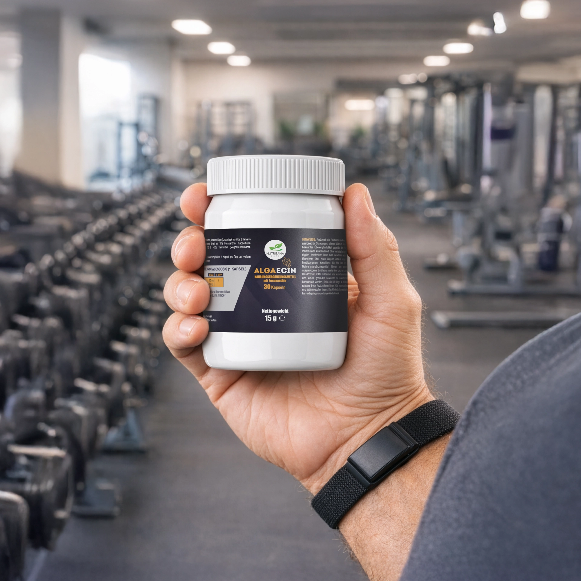 Algaecin-Bottle-in-Hand